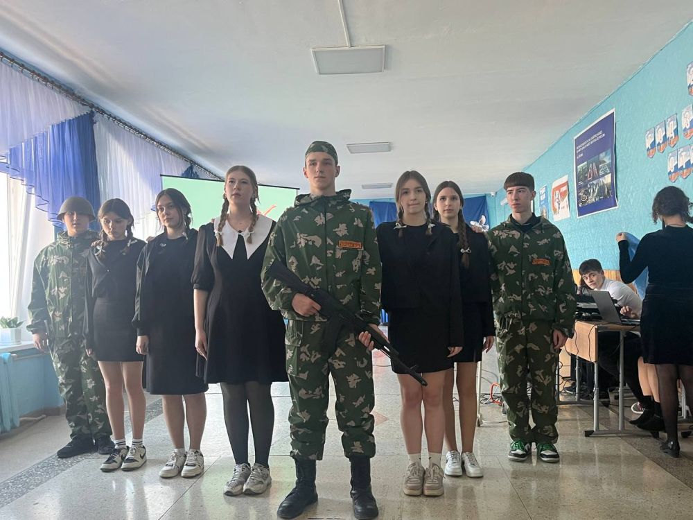 В ГБОУ ЛНР «Брянковская СШ№23» прошел конкурс литературно-музыкальных композиций "Обелиск у дороги", в котором приняли участие обучающиеся 5-11 классов В ГБОУ ЛНР «Брянковская СШ№23» прошел конкурс литературно-музыкальных композиций "Обелиск у дороги", в котором приняли участие обучающиеся 5-11 классов