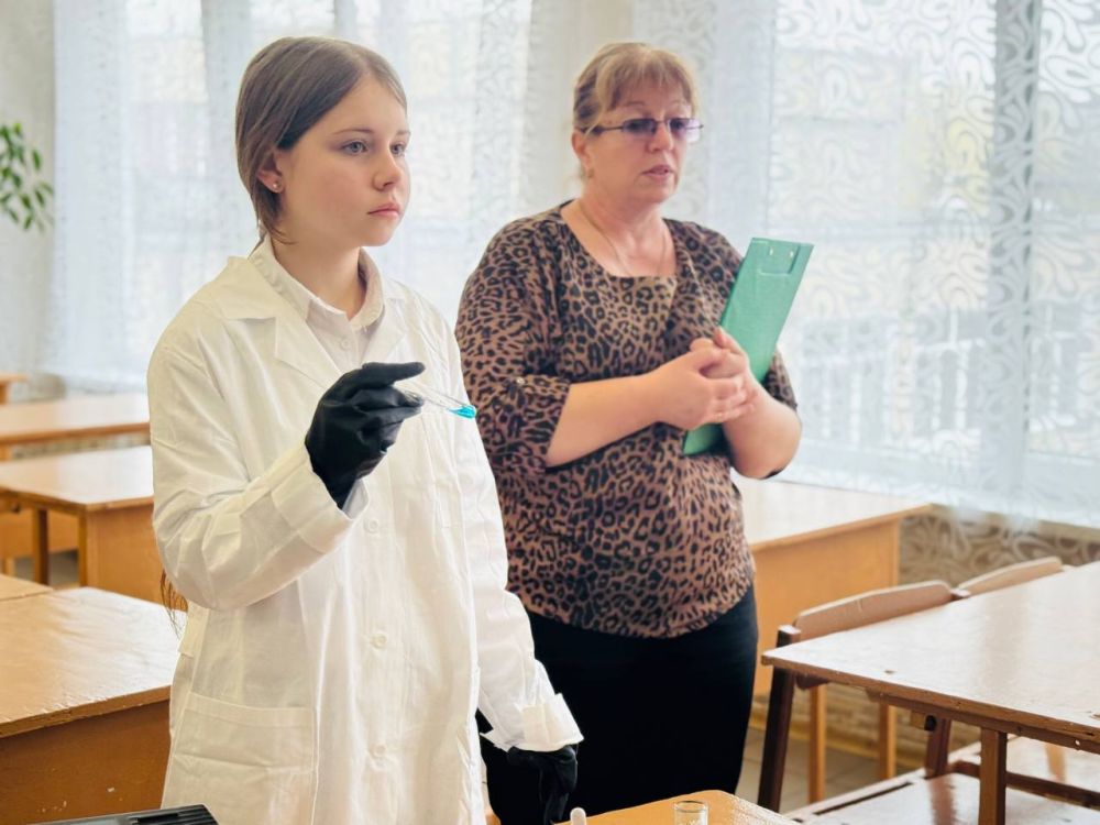 В Ровеньковской школе № 9 им. Л.Г. Шевцовой прошла презентация предметного оборудования, которую посетили председатели родительских комитетов общеобразовательных учебных заведений города Ровеньки В Ровеньковской школе № 9 им. Л.Г. Шевцовой прошла презентация предметного оборудования, которую посетили председатели родительских комитетов общеобразовательных учебных заведений города Ровеньки