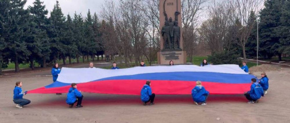 Флаг России – символ единства на века! Флаг России – символ единства на века!