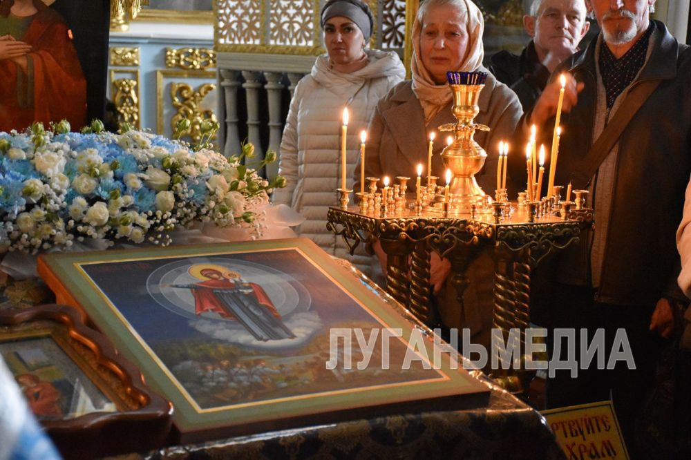 Донецкий кузнец передал в Краснолучский округ Августовскую икону Божией матери Донецкий кузнец передал в Краснолучский округ Августовскую икону Божией матери