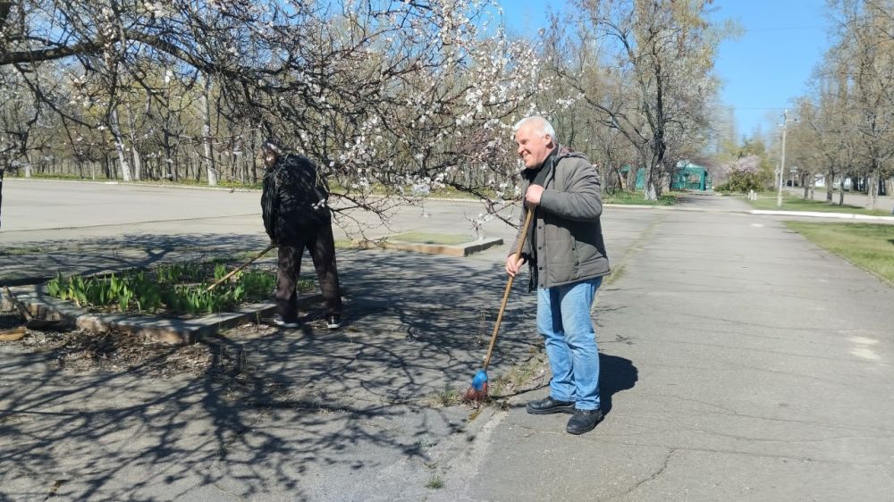 Сотрудники МБУК «Рубежанский городской Дворец культуры» приняли активное участие в акции «Чистая Республика – 2025», которая была инициирована Главой Луганской Народной Республики Сотрудники МБУК «Рубежанский городской Дворец культуры» приняли активное участие в акции «Чистая Республика – 2025», которая была инициирована Главой Луганской Народной Республики