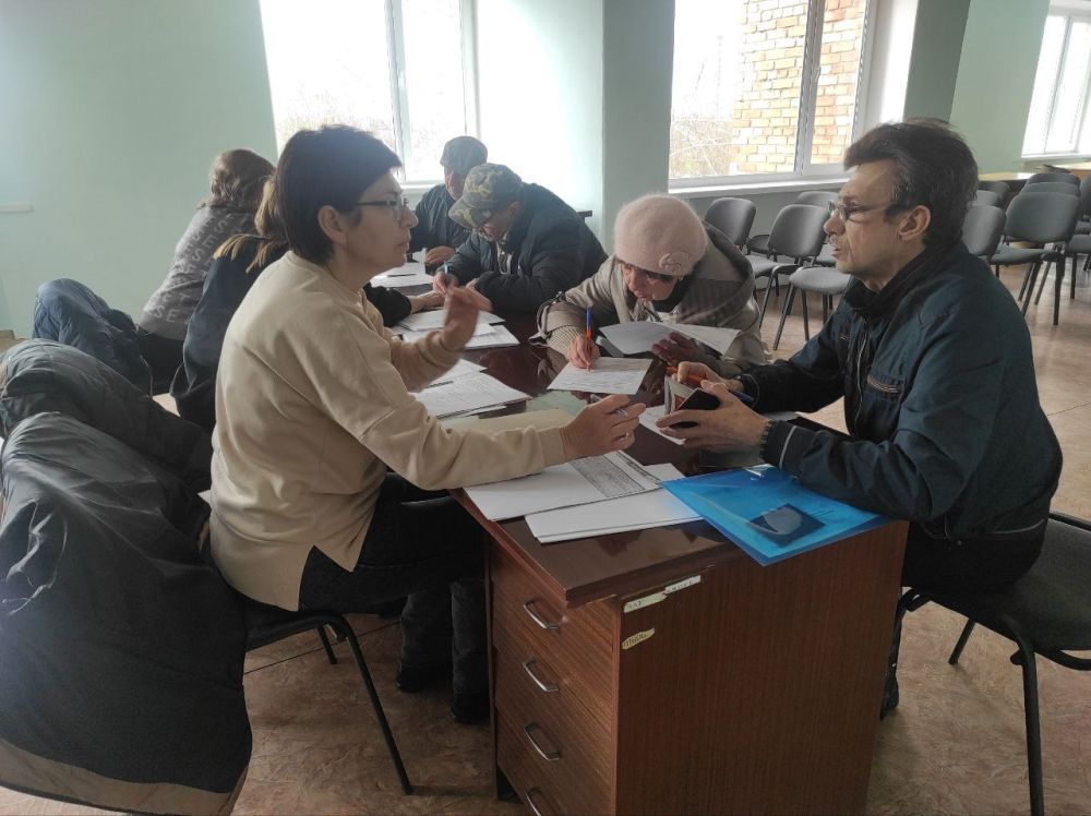 В городе Петровское сотрудниками республиканского центра срциальной защиты населения проведен выездной прием граждан ко Дню Победы В городе Петровское сотрудниками республиканского центра срциальной защиты населения проведен выездной прием граждан ко Дню Победы
