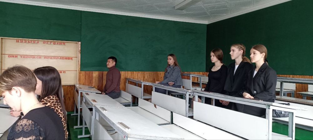 Олег Коваль: 7 апреля состоялось заседание Штаба общественного и депутатского контроля за капитальным ремонтом Антрацитовской школы 3, которая стала участником Федеральной программы "Модернизация школьных систем образования"... Олег Коваль: 7 апреля состоялось заседание Штаба общественного и депутатского контроля за капитальным ремонтом Антрацитовской школы 3, которая стала участником Федеральной программы "Модернизация школьных систем образования"...