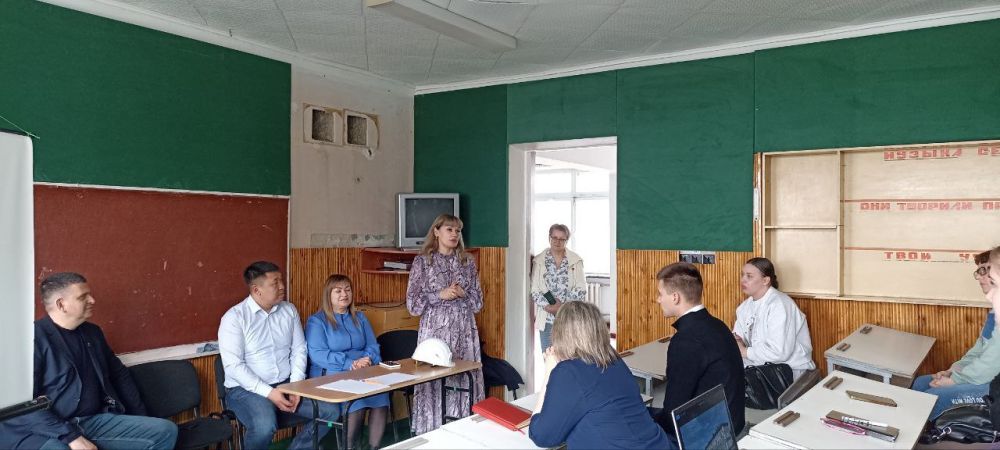 Олег Коваль: В рамках работы Штаба общественного и депутатского контроля за капитальным ремонтом Антрацитовской школы 3 состоялась рабочая встреча с родителями и обучающимися учебного учреждения Олег Коваль: В рамках работы Штаба общественного и депутатского контроля за капитальным ремонтом Антрацитовской школы 3 состоялась рабочая встреча с родителями и обучающимися учебного учреждения