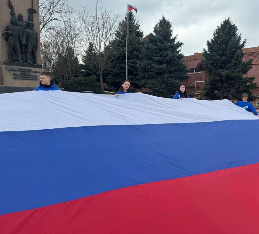 Флаг России – символ единства на века! Флаг России – символ единства на века!