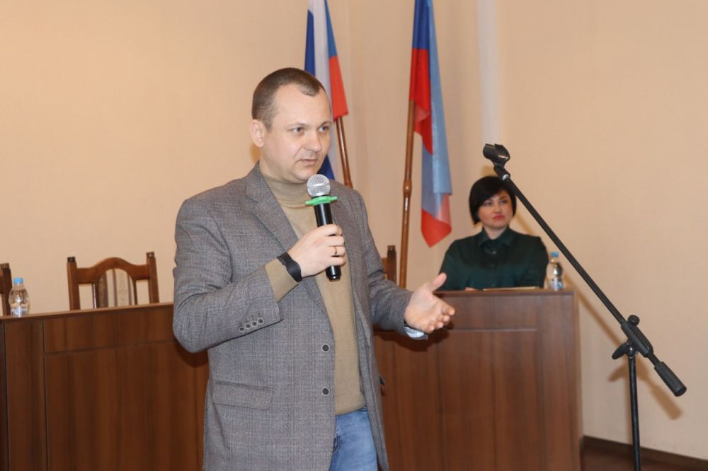 В рамках проведения еженедельного аппаратного совещания с заместителями, руководителями структурных подразделений Администрации, представителями организаций и учреждений, осуществляющих свою деятельность на территории... В рамках проведения еженедельного аппаратного совещания с заместителями, руководителями структурных подразделений Администрации, представителями организаций и учреждений, осуществляющих свою деятельность на территории...