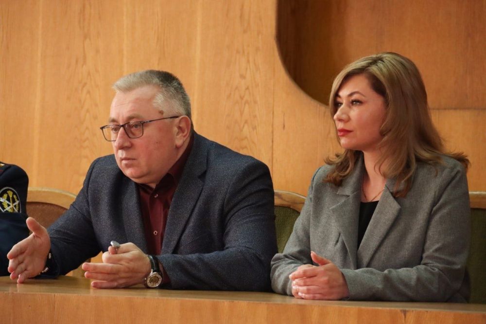 Сотрудники Комиссии по вопросам помилования на территории ЛНР и Управления Федеральной службы исполнения наказаний России по ЛНР обсудили вопросы взаимодействия в ходе методического семинара, который состоялся в... Сотрудники Комиссии по вопросам помилования на территории ЛНР и Управления Федеральной службы исполнения наказаний России по ЛНР обсудили вопросы взаимодействия в ходе методического семинара, который состоялся в...