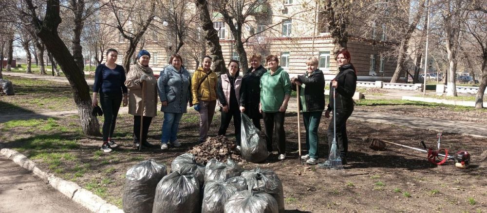 Активисты Партии «ЕДИНАЯ РОССИЯ» продолжают инициативу по названием «Чистая страна» Активисты Партии «ЕДИНАЯ РОССИЯ» продолжают инициативу по названием «Чистая страна»