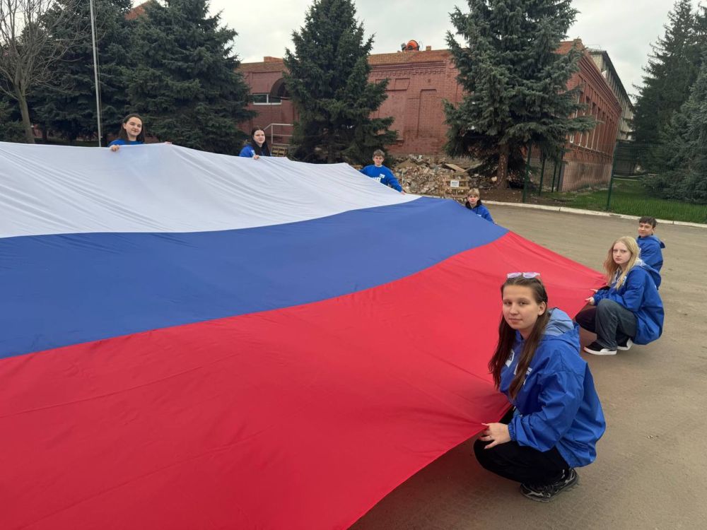 Флаг России – символ единства на века! Флаг России – символ единства на века!