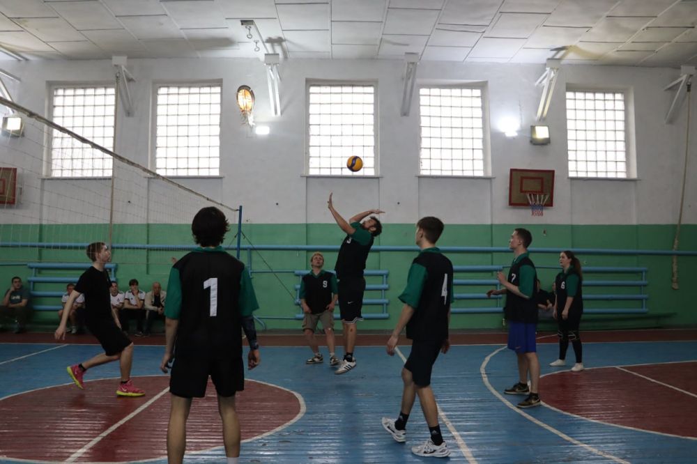 В Стаханове завершился студенческий турнир по волейболу, посвящённый 90-летию Стахановского движения! В Стаханове завершился студенческий турнир по волейболу, посвящённый 90-летию Стахановского движения!