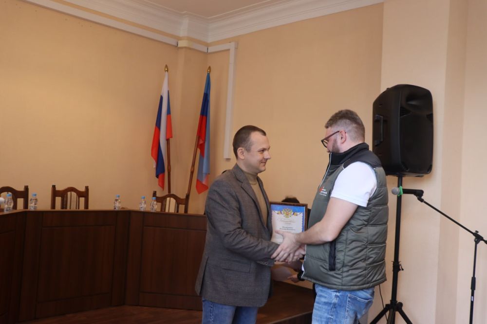 В рамках проведения еженедельного аппаратного совещания с заместителями, руководителями структурных подразделений Администрации, представителями организаций и учреждений, осуществляющих свою деятельность на территории... В рамках проведения еженедельного аппаратного совещания с заместителями, руководителями структурных подразделений Администрации, представителями организаций и учреждений, осуществляющих свою деятельность на территории...