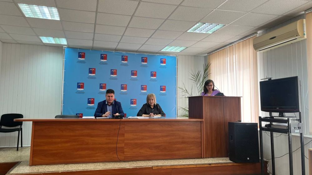 Альберт Зинченко: Сегодня совместно с председателем Совета Станично-Луганского муниципального округа Татьяной Пономаревой провели аппаратное совещание с руководителями структурных подразделений, учреждений и предприятий... Альберт Зинченко: Сегодня совместно с председателем Совета Станично-Луганского муниципального округа Татьяной Пономаревой провели аппаратное совещание с руководителями структурных подразделений, учреждений и предприятий...