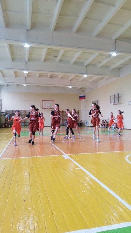 Спорт наш - сила!. Воспитанницы Спортивной школы города Ровеньки приняли участие в Первенстве Луганской Народной Республики по баскетболу среди девушек до 14 лет, которое состоялось в городе Перевальске Спорт наш - сила!. Воспитанницы Спортивной школы города Ровеньки приняли участие в Первенстве Луганской Народной Республики по баскетболу среди девушек до 14 лет, которое состоялось в городе Перевальске