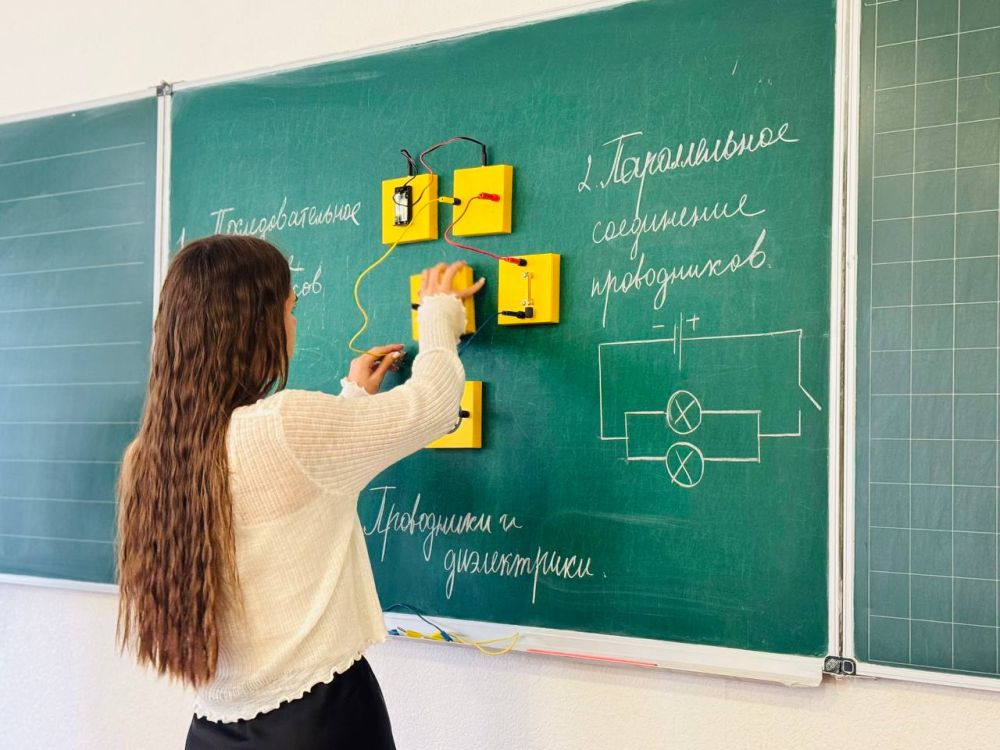 В Ровеньковской школе № 9 им. Л.Г. Шевцовой прошла презентация предметного оборудования, которую посетили председатели родительских комитетов общеобразовательных учебных заведений города Ровеньки В Ровеньковской школе № 9 им. Л.Г. Шевцовой прошла презентация предметного оборудования, которую посетили председатели родительских комитетов общеобразовательных учебных заведений города Ровеньки