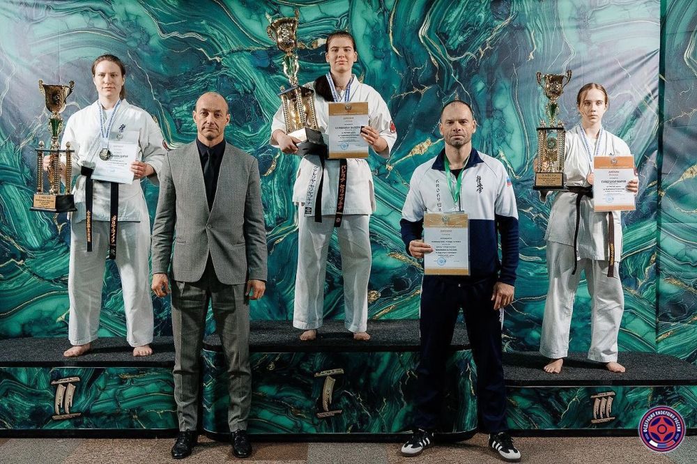 ПЕРВАЯ ЧЕМПИОНКА РОССИИ ПО КИОКУШИН В КРАСНОМ ЛУЧЕ ПЕРВАЯ ЧЕМПИОНКА РОССИИ ПО КИОКУШИН В КРАСНОМ ЛУЧЕ