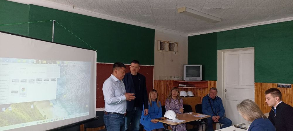 Олег Коваль: 7 апреля состоялось заседание Штаба общественного и депутатского контроля за капитальным ремонтом Антрацитовской школы 3, которая стала участником Федеральной программы "Модернизация школьных систем образования"... Олег Коваль: 7 апреля состоялось заседание Штаба общественного и депутатского контроля за капитальным ремонтом Антрацитовской школы 3, которая стала участником Федеральной программы "Модернизация школьных систем образования"...