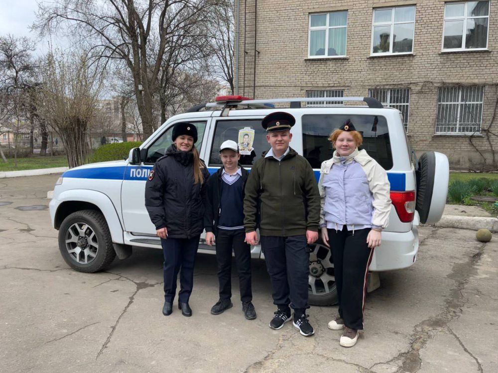 Сотрудники Центра ДиТН, ПБДД ГИБДД МВД по ЛНР провели беседу в Луганской специальной (коррекционной) школе-интернате для детей с нарушением слуховой функции Сотрудники Центра ДиТН, ПБДД ГИБДД МВД по ЛНР провели беседу в Луганской специальной (коррекционной) школе-интернате для детей с нарушением слуховой функции