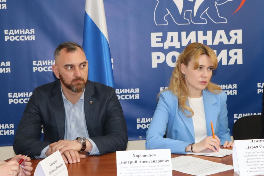 Евгений Бондарь: Сегодня с рабочим визитом в нашем округе побывала Сенатор Российской Федерации от исполнительной власти Луганской Народной Республики, заместитель председателя Комитета Совета Федерации по социальной... Евгений Бондарь: Сегодня с рабочим визитом в нашем округе побывала Сенатор Российской Федерации от исполнительной власти Луганской Народной Республики, заместитель председателя Комитета Совета Федерации по социальной...