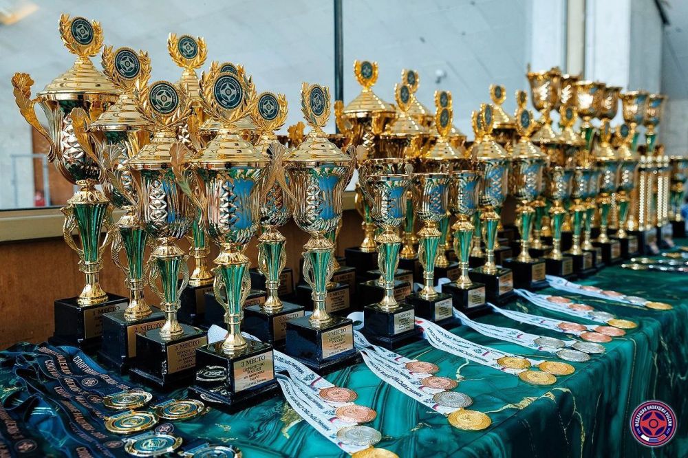 ПЕРВАЯ ЧЕМПИОНКА РОССИИ ПО КИОКУШИН В КРАСНОМ ЛУЧЕ ПЕРВАЯ ЧЕМПИОНКА РОССИИ ПО КИОКУШИН В КРАСНОМ ЛУЧЕ