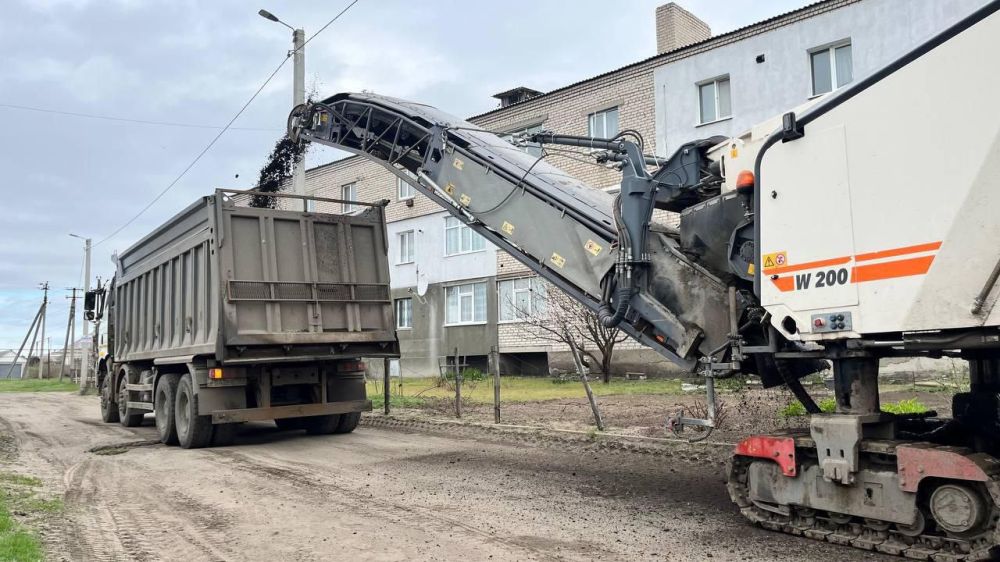 В Станице Луганской ремонтируют дорогу на улице Пионерской В Станице Луганской ремонтируют дорогу на улице Пионерской