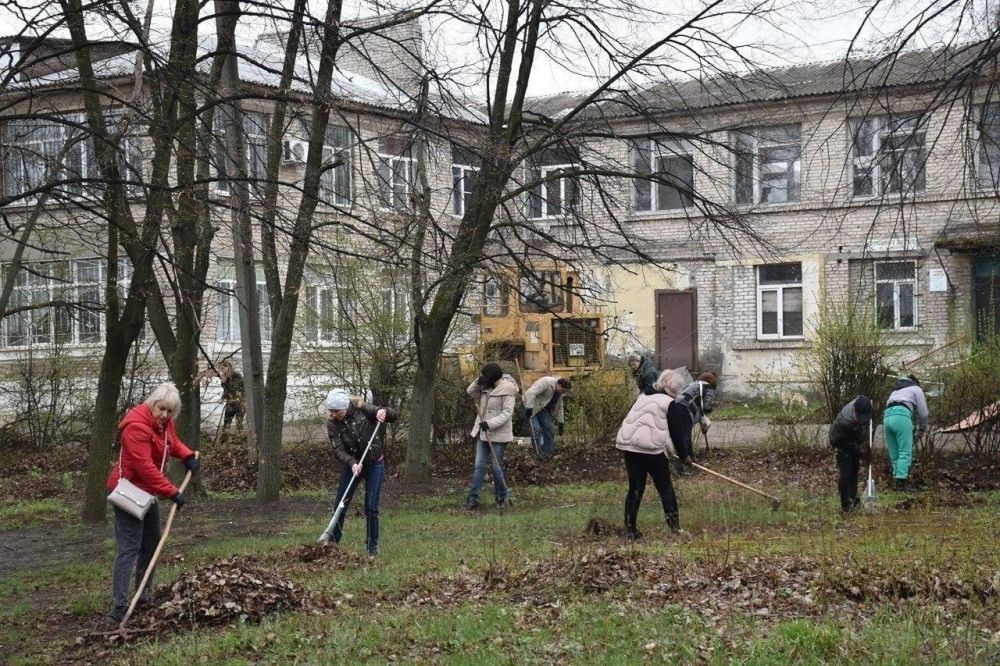 Регион-шеф принял участие в субботнике в Первомайске Регион-шеф принял участие в субботнике в Первомайске