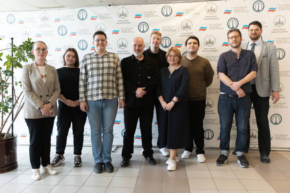 5 апреля на факультете политологии МГУ имени М.В. Ломоносова состоялась встреча с первым журналистом из Сербии, который начал работать на Донбассе с момента начала СВО Миодрагом Зарковичем 5 апреля на факультете политологии МГУ имени М.В. Ломоносова состоялась встреча с первым журналистом из Сербии, который начал работать на Донбассе с момента начала СВО Миодрагом Зарковичем