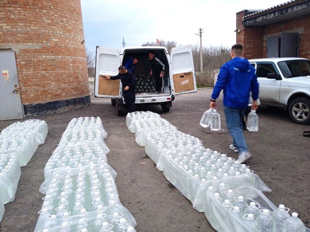 «Единая Россия» передала 2,5 тысячи литров бутилированной воды участникам СВО «Единая Россия» передала 2,5 тысячи литров бутилированной воды участникам СВО
