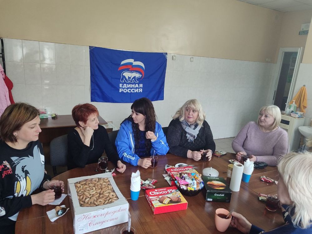 Встреча координатора «Женского Движения» партии «ЕДИНАЯ РОССИЯ» с сотрудниками ГУ ЛНР «Республиканский центр социальной реабилитации детей-инвалидов «Возрождение» Встреча координатора «Женского Движения» партии «ЕДИНАЯ РОССИЯ» с сотрудниками ГУ ЛНР «Республиканский центр социальной реабилитации детей-инвалидов «Возрождение»