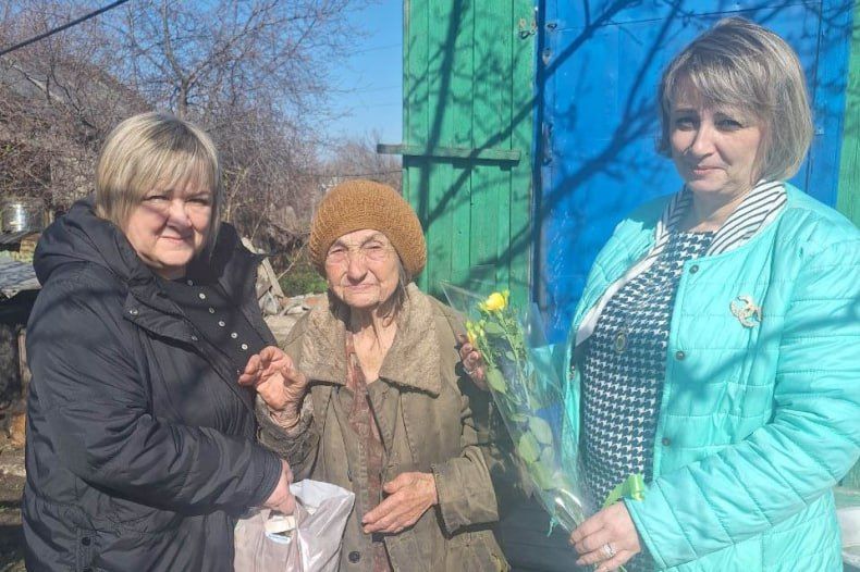 В пгт Шахтерский поздравили долгожителей со значимыми в их жизни датами В пгт Шахтерский поздравили долгожителей со значимыми в их жизни датами