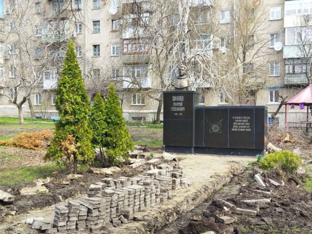 Реализация проекта «Каштановая аллея», направленного на создание комфортной городской среды, началась в Ровеньках Реализация проекта «Каштановая аллея», направленного на создание комфортной городской среды, началась в Ровеньках