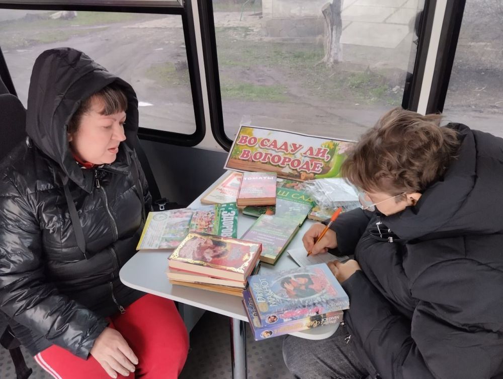 Книжное путешествие: состоялся очередной выезд библиобуса по территории Краснодонщины Книжное путешествие: состоялся очередной выезд библиобуса по территории Краснодонщины