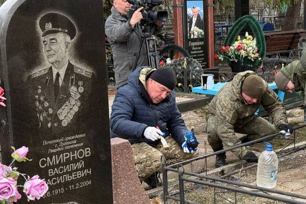 Единороссы присоединились к облагораживанию заброшенных захоронений Героев СССР Единороссы присоединились к облагораживанию заброшенных захоронений Героев СССР