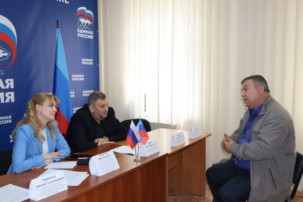 Сенатор РФ Дарья Лантратова провела прием граждан в Лутугино Сенатор РФ Дарья Лантратова провела прием граждан в Лутугино