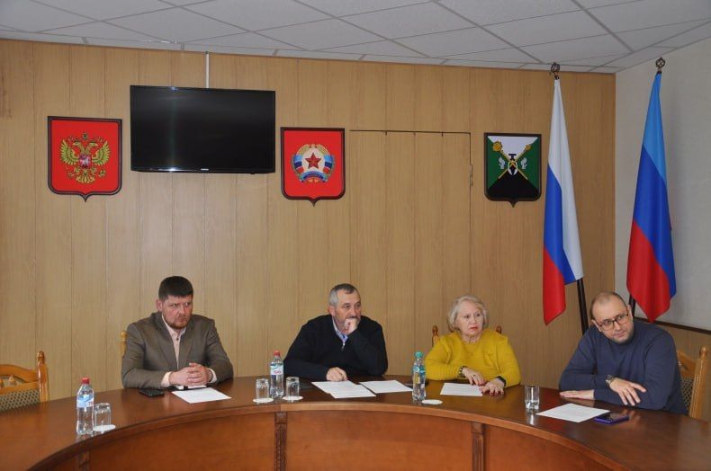 Состоялось заседание постоянной комиссии по правовой политике и связям с общественностью Совета Свердловского муниципального округа ЛНР Состоялось заседание постоянной комиссии по правовой политике и связям с общественностью Совета Свердловского муниципального округа ЛНР