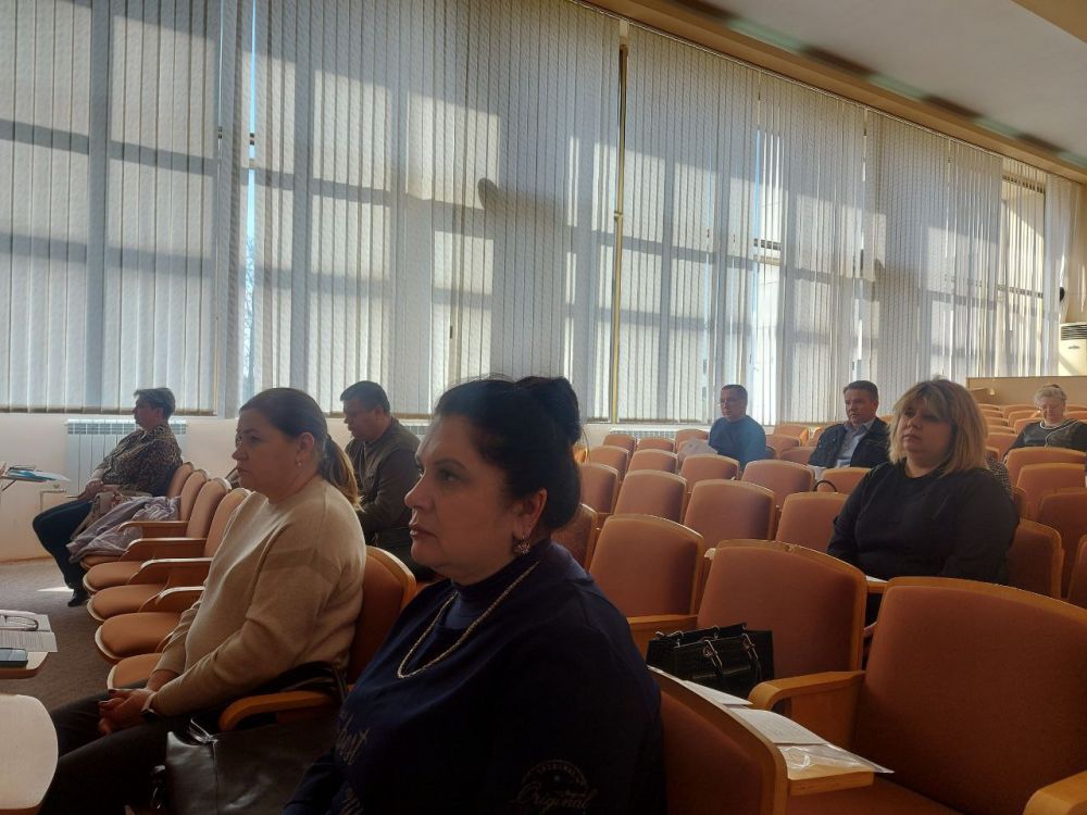 Роман Лысенко: 8 апреля в Совете городского округа город Алчевск состоялось очередное 37 заседание, ключевым вопросом которого стало присвоение звания «Почетный гражданин муниципального образования городской округ город... Роман Лысенко: 8 апреля в Совете городского округа город Алчевск состоялось очередное 37 заседание, ключевым вопросом которого стало присвоение звания «Почетный гражданин муниципального образования городской округ город...