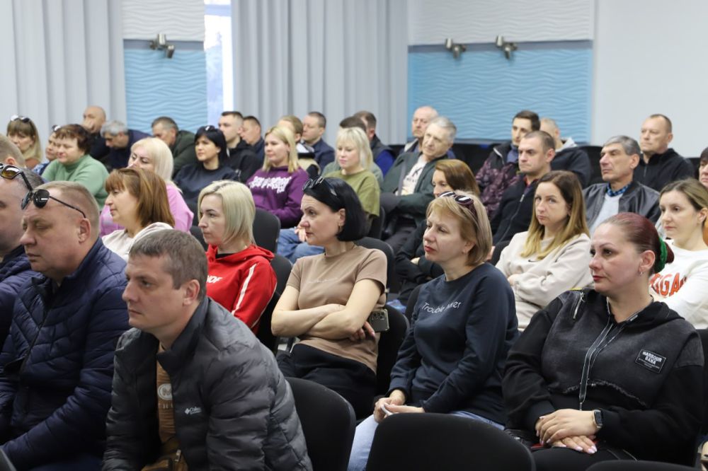 Представитель МВД по Луганской Народной Республике провёл лекцию для сотрудников «Луганскгаза» Представитель МВД по Луганской Народной Республике провёл лекцию для сотрудников «Луганскгаза»