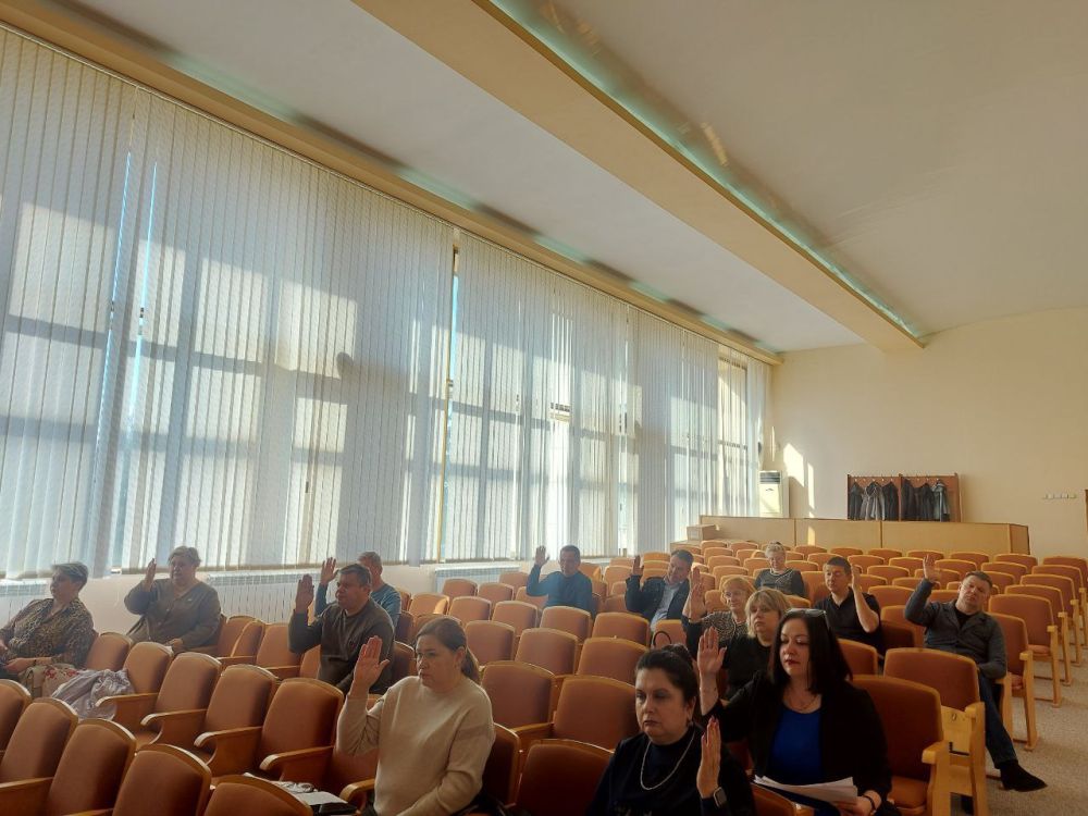 Роман Лысенко: 8 апреля в Совете городского округа город Алчевск состоялось очередное 37 заседание, ключевым вопросом которого стало присвоение звания «Почетный гражданин муниципального образования городской округ город... Роман Лысенко: 8 апреля в Совете городского округа город Алчевск состоялось очередное 37 заседание, ключевым вопросом которого стало присвоение звания «Почетный гражданин муниципального образования городской округ город...