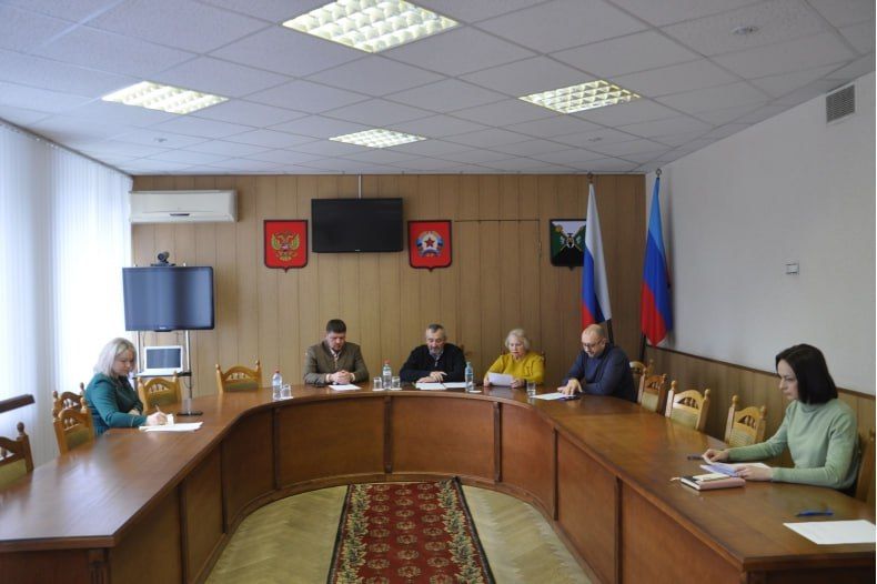 Состоялось заседание постоянной комиссии по правовой политике и связям с общественностью Совета Свердловского муниципального округа ЛНР Состоялось заседание постоянной комиссии по правовой политике и связям с общественностью Совета Свердловского муниципального округа ЛНР