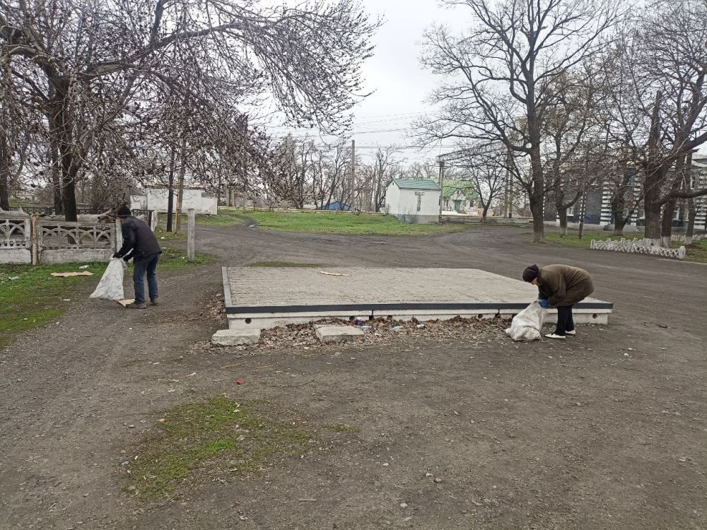 В период с 7 по 8 апреля в пгт Новодарьевка работниками отдела жизнеобеспечения В период с 7 по 8 апреля в пгт Новодарьевка работниками отдела жизнеобеспечения