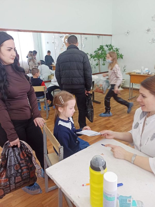 Специалисты Первомайской ЦГМБ, совместно с коллегами из Калуги провели профилактический осмотр учащихся Первомайской средней школы № 30 им. Евгения Олейникова Специалисты Первомайской ЦГМБ, совместно с коллегами из Калуги провели профилактический осмотр учащихся Первомайской средней школы № 30 им. Евгения Олейникова