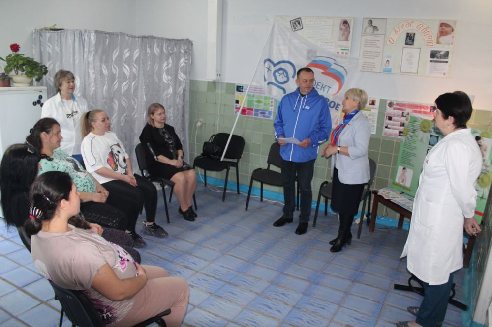 Славяносербские единороссы встретились с будущими мамами и поздравили их с Днем беременных Славяносербские единороссы встретились с будущими мамами и поздравили их с Днем беременных