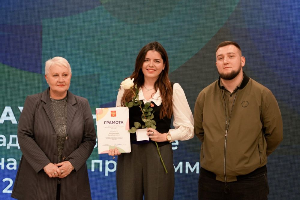 Начнём будущее вместе. В Доме молодёжи состоялось награждение памятными медалями и грамотами от Президента России Владимира Путина тех, кто внёс весомый вклад в подготовку и проведение двух масштабных мероприятий —... Начнём будущее вместе. В Доме молодёжи состоялось награждение памятными медалями и грамотами от Президента России Владимира Путина тех, кто внёс весомый вклад в подготовку и проведение двух масштабных мероприятий —...