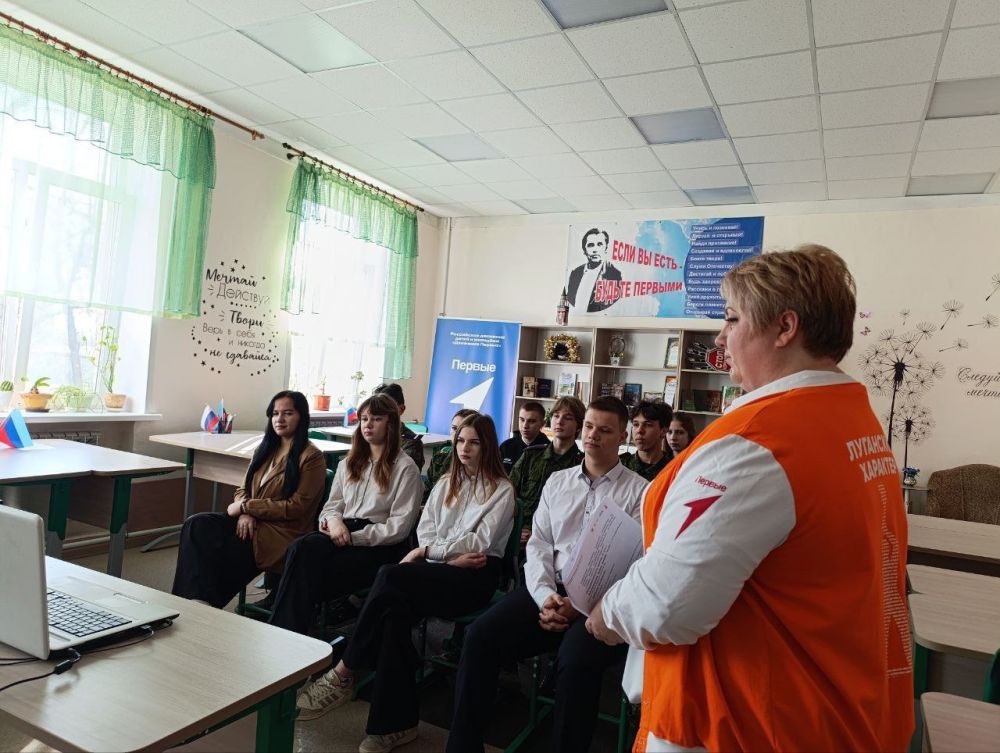 В Брянковской гимназии состоялся урок из цикла «Разговоры о важном», посвященный Дню единения народов России и Беларуси В Брянковской гимназии состоялся урок из цикла «Разговоры о важном», посвященный Дню единения народов России и Беларуси