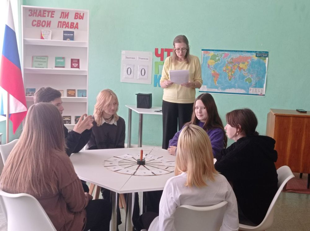 В Кировской детской библиотеке состоялось занятие в клубе «Что? Где? Когда?» на тему: география В Кировской детской библиотеке состоялось занятие в клубе «Что? Где? Когда?» на тему: география