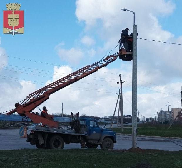 Коммунальные службы проводят работы на территории города Коммунальные службы проводят работы на территории города