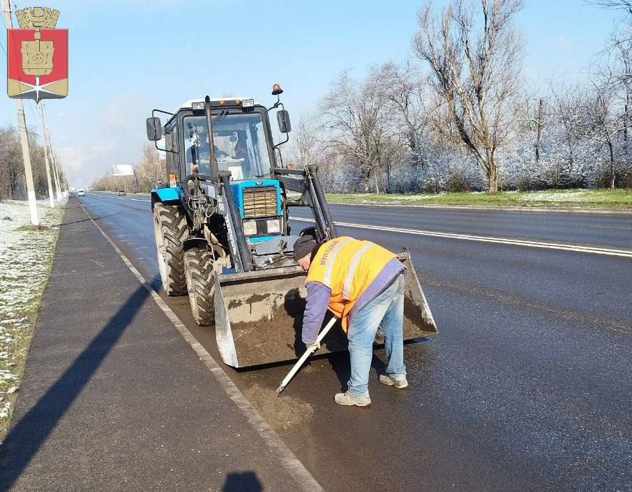 Коммунальные службы проводят работы на территории города Коммунальные службы проводят работы на территории города