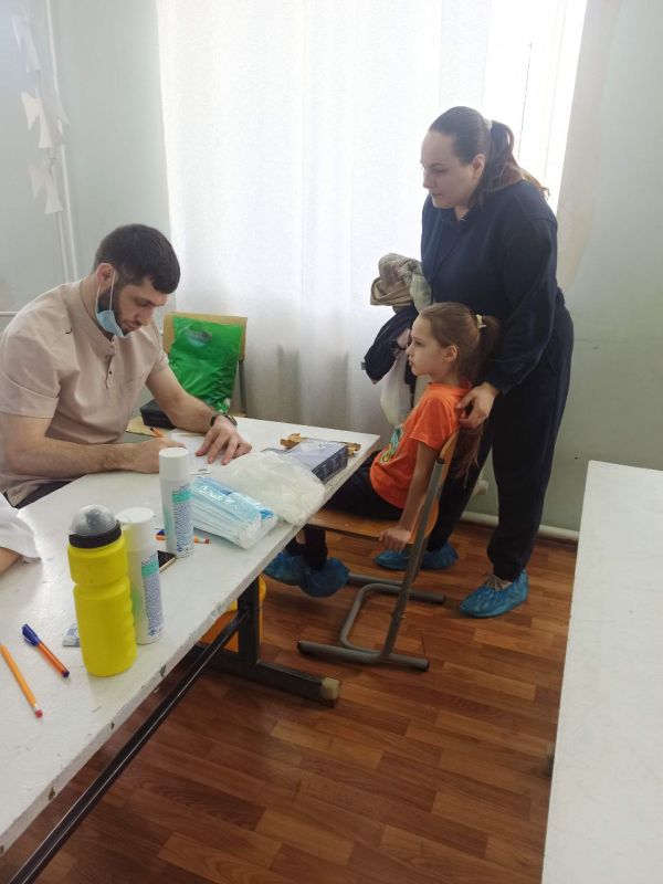 Специалисты Первомайской ЦГМБ, совместно с коллегами из Калуги провели профилактический осмотр учащихся Первомайской средней школы № 30 им. Евгения Олейникова Специалисты Первомайской ЦГМБ, совместно с коллегами из Калуги провели профилактический осмотр учащихся Первомайской средней школы № 30 им. Евгения Олейникова