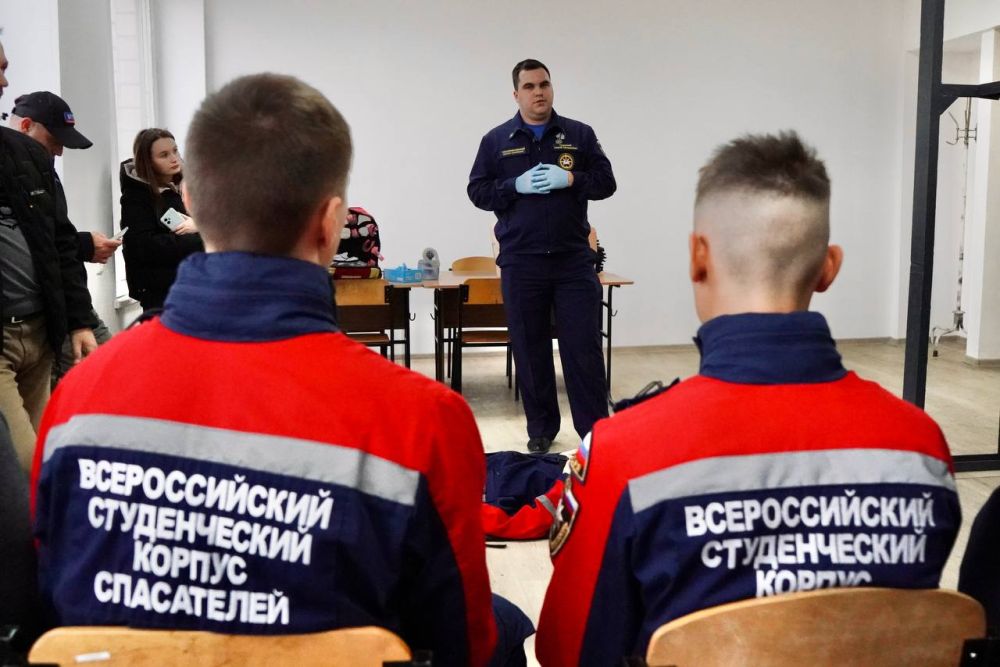 Добровольцы осваивают оказание первой помощи Добровольцы осваивают оказание первой помощи