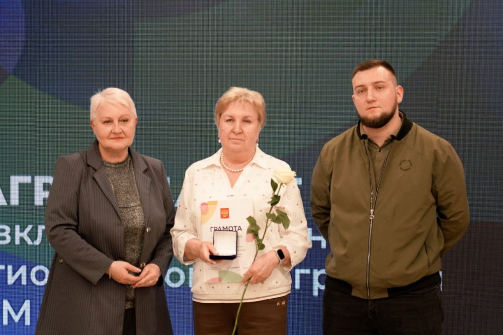 Начнём будущее вместе. В Доме молодёжи состоялось награждение памятными медалями и грамотами от Президента России Владимира Путина тех, кто внёс весомый вклад в подготовку и проведение двух масштабных мероприятий —... Начнём будущее вместе. В Доме молодёжи состоялось награждение памятными медалями и грамотами от Президента России Владимира Путина тех, кто внёс весомый вклад в подготовку и проведение двух масштабных мероприятий —...