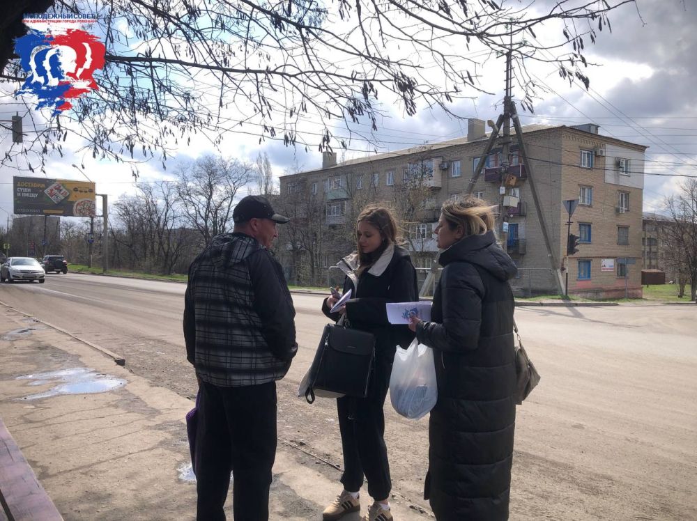 В преддверии Дня Космонавтики члены Молодежного Совета при администрации города Ровеньки провели акцию по раздаче информационных буклетов В преддверии Дня Космонавтики члены Молодежного Совета при администрации города Ровеньки провели акцию по раздаче информационных буклетов